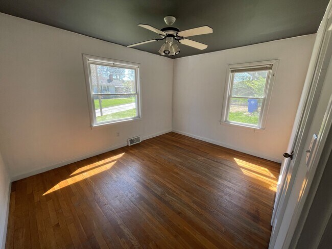 Building Photo - 9 Winston Ave