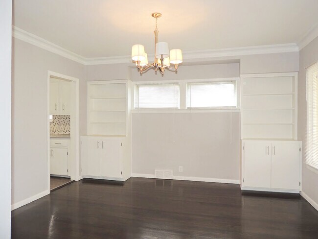 Building Photo - Updated 3 Bedroom - 1.5 Bathroom Cleveland Hts. Colonial for Rent!
