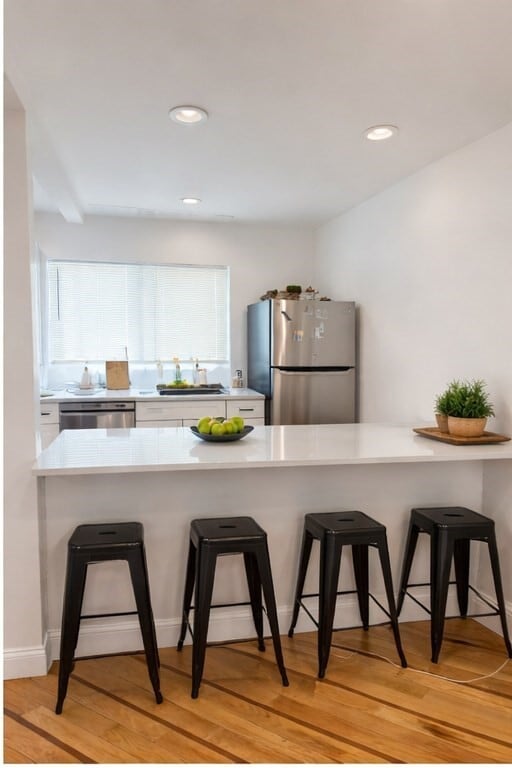 Building Photo - 585 Shirley St