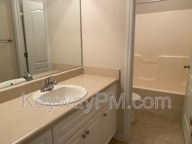 Building Photo - 145 Preakness Dr