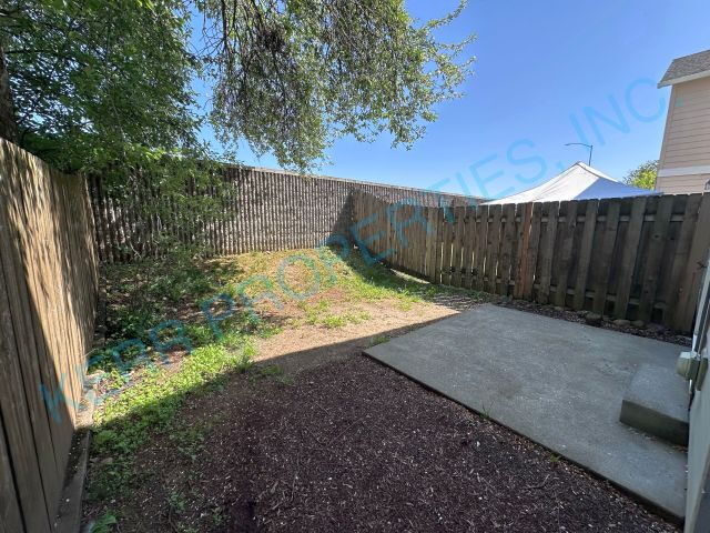 Building Photo - Spacious 3-Bed, 2.5-Bath Retreat in Portla...