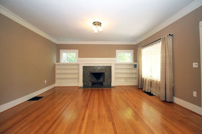 Building Photo - Beautifully Updated 5 Bedroom/3.5 Bath Irvington Craftsman Bungalow!