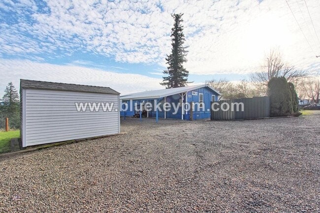 Building Photo - 2 Bed, 2 Bath Home with View of MT. Hood in Oregon City