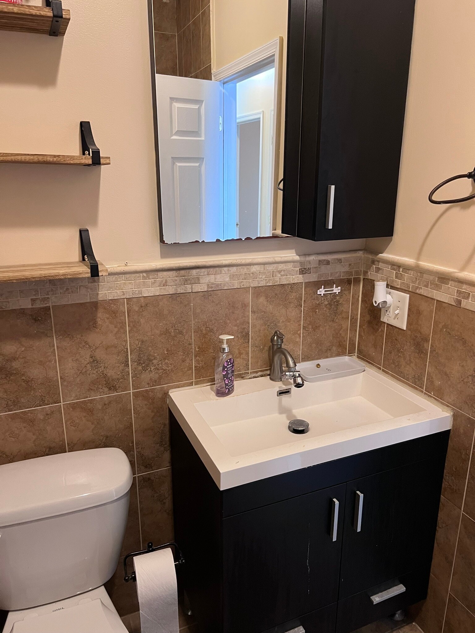 bathroom - 43 Ravine Ave