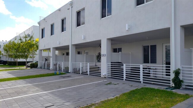 Building Photo - 6425 NW 103rd Pl