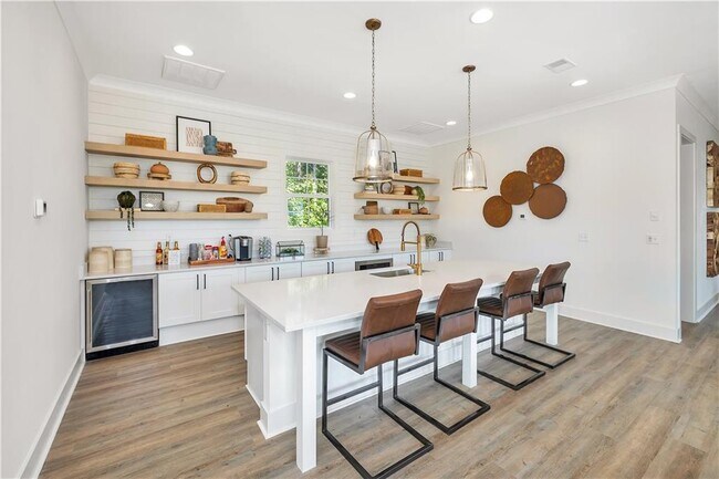 Building Photo - 245 Fox Run Dr