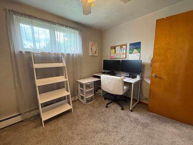 Building Photo - Move-In Ready 2BR Home on Quiet Residential Street in Baldwin/Whitehall!