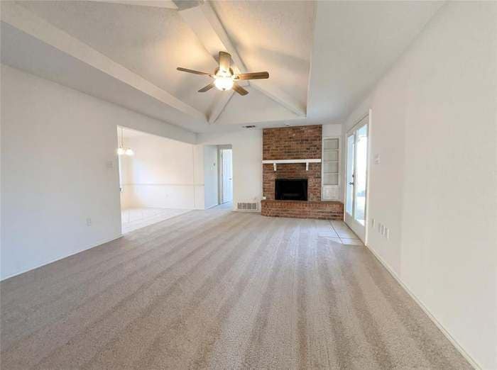 Building Photo - 709 Sandy Trail