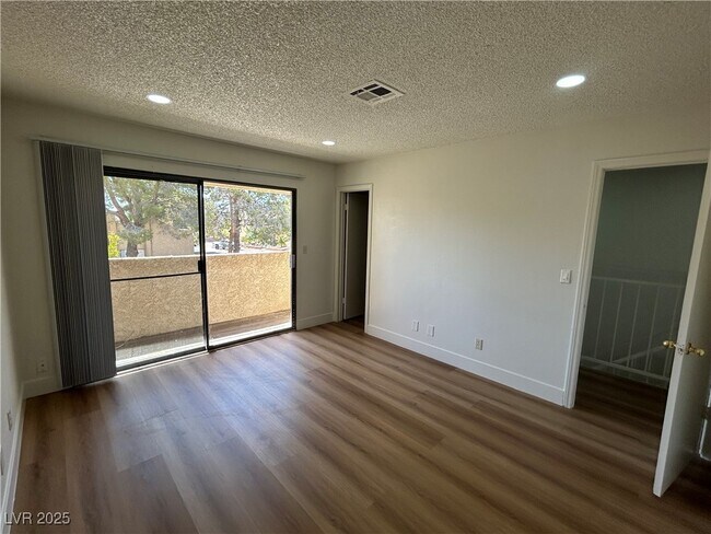 Building Photo - 3937 S Torrey Pines Dr