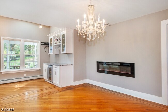 Building Photo - 305 Quaker Church Rd