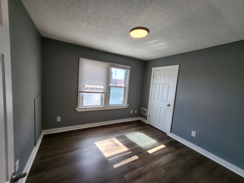 Building Photo - 478 S Richardson Ave