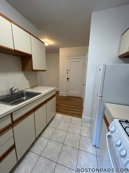 Building Photo - 19 Wendell St