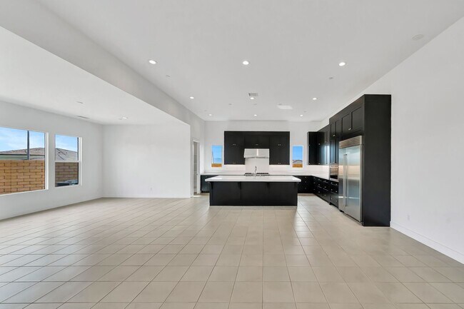 Building Photo - 30000 N Camino los Robles