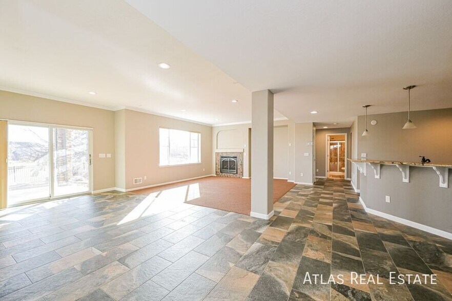 Building Photo - 6242 S Oak Hill Ct