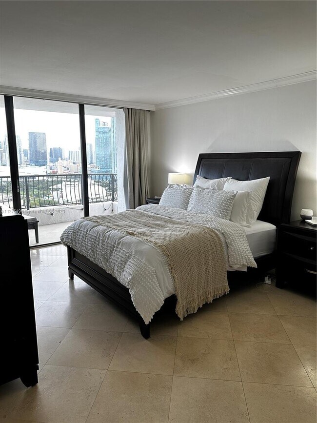 Building Photo - 555 NE 15th St