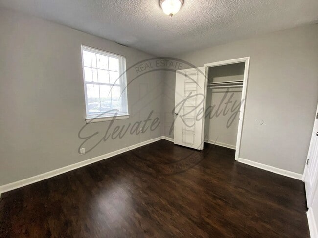 Building Photo - Updated Two Bedroom Ranch Duplex in Hermitage, 1/2 off First Months Rent!