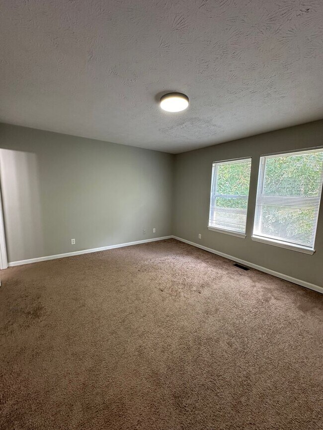 Building Photo - 3624-3626 Thornhill Circle W-TBROS