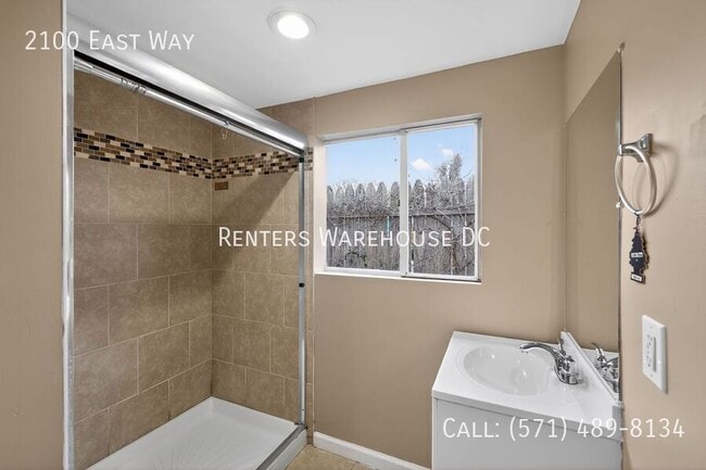 Building Photo - 2100 East Wy