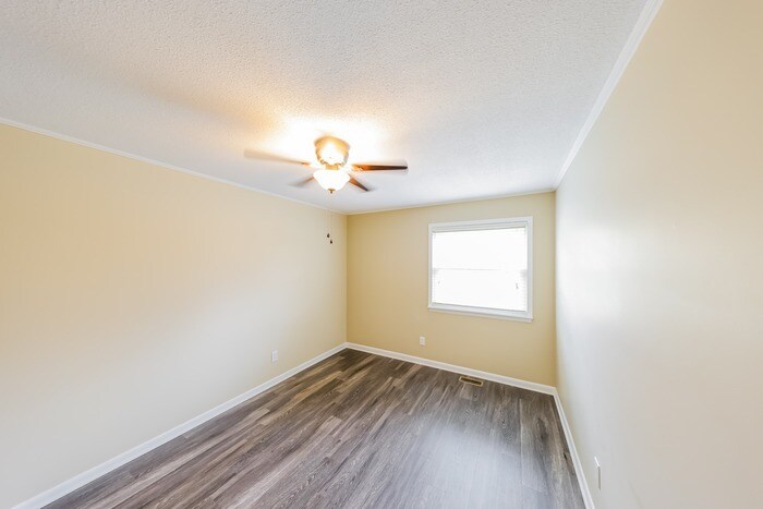 Building Photo - 2218 Cecille Dr SW