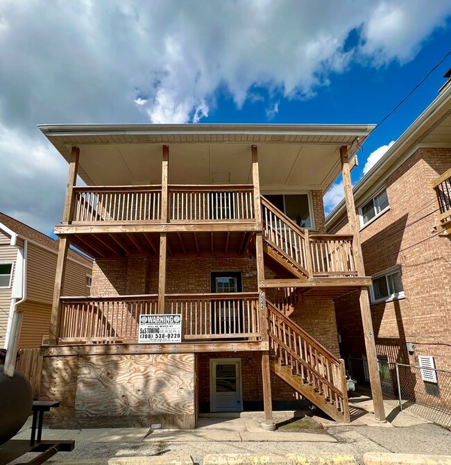 Building Photo - 7544 Brown Ave