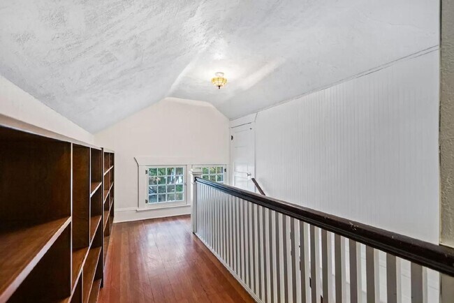 Building Photo - Welcome to this charming craftsman home ne...