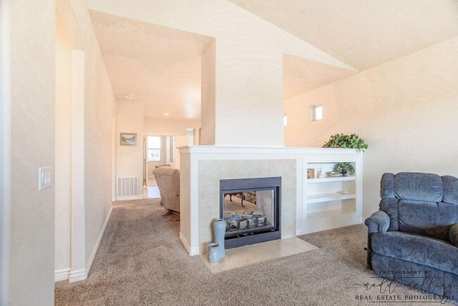 Building Photo - Crescent Heights Home: 55+ Community