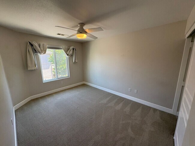 Building Photo - NW Two story home, located in Foxwood subd...