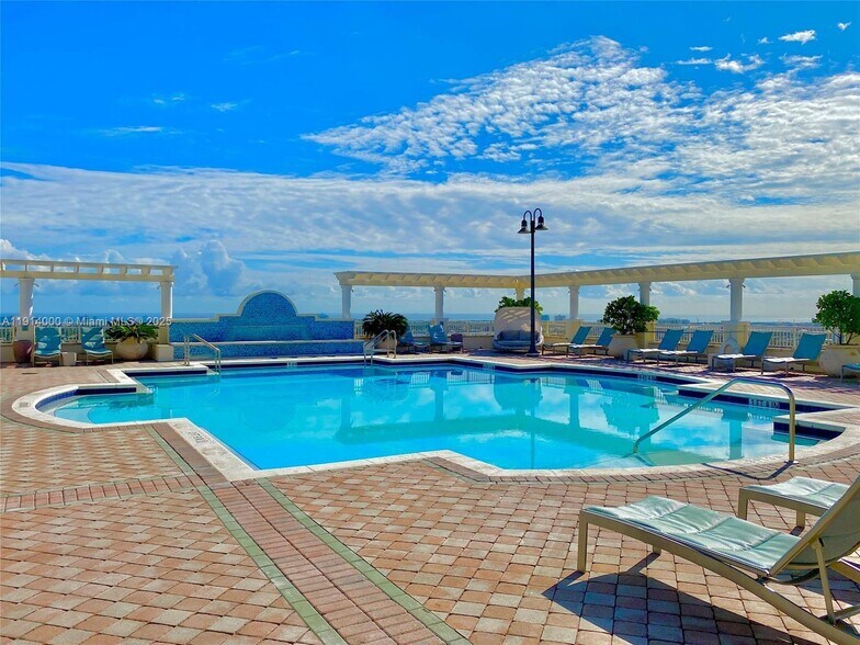 Pool - 511 SE 5th Ave