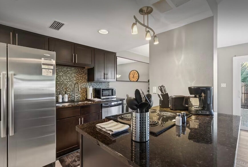 Building Photo - 7845 E Valley Vista Dr