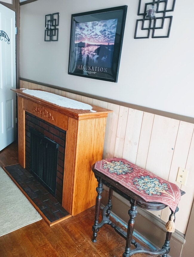 Building Photo - 485 E 4th Ave