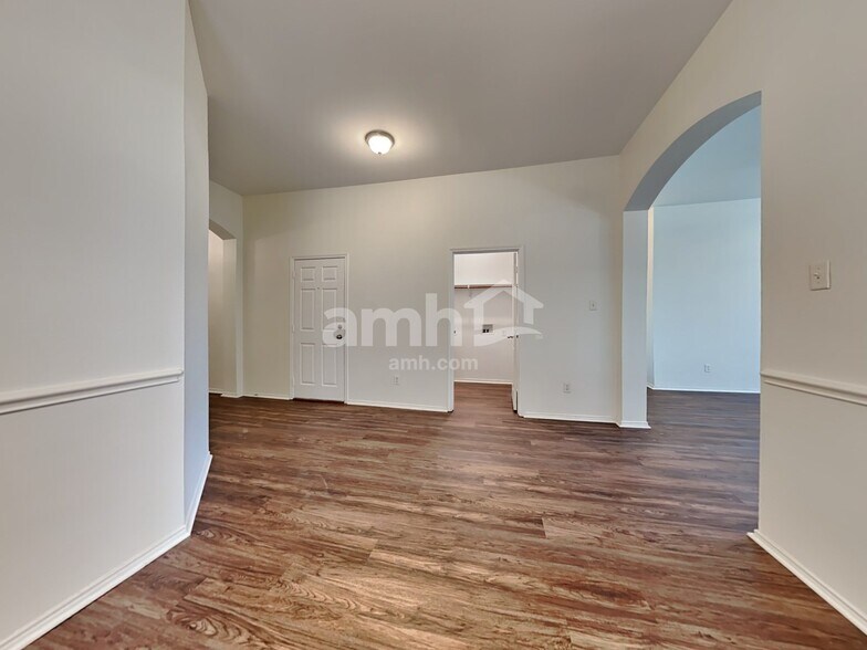 Building Photo - 8065 Plateau Dr