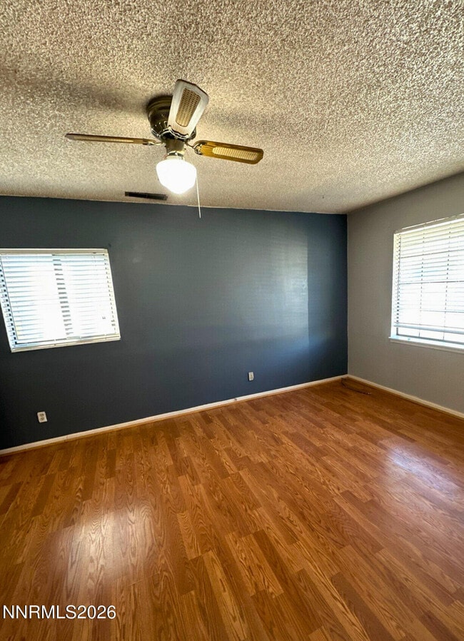 Building Photo - 39 E K St