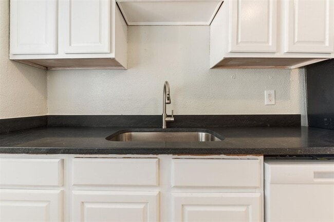 Building Photo - 2833 NW 22nd St