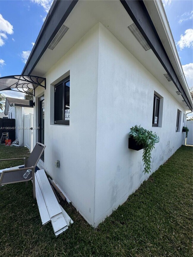 Building Photo - 1710 SW 99th Terrace