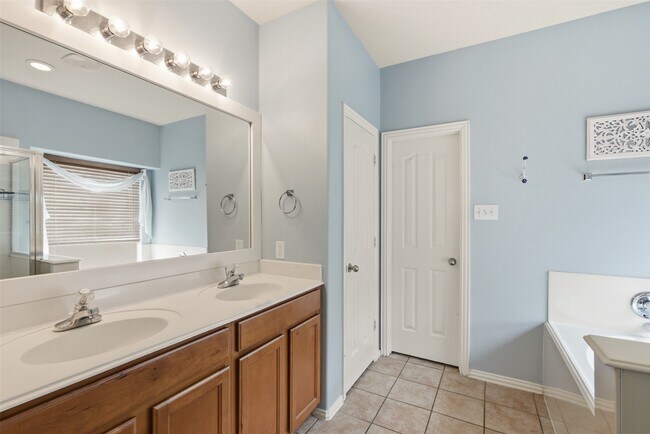 Building Photo - 14127 Austin Hollow Ct