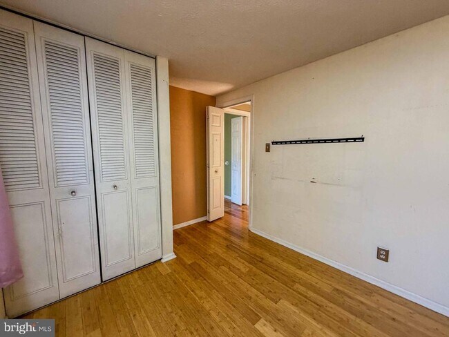 Building Photo - 58 Vanderbilt Ct