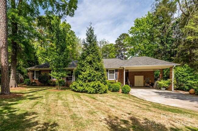 Building Photo - 10316 Whitethorn Dr