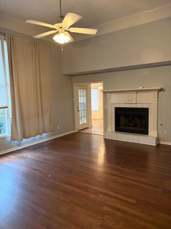 Building Photo - 2 story 3 bed/ 2.5 bath home