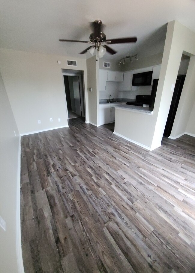 Building Photo - Polk Villas