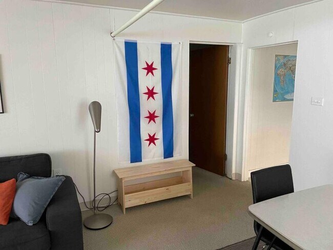 Building Photo - 1 bedroom in Chicago IL 60618
