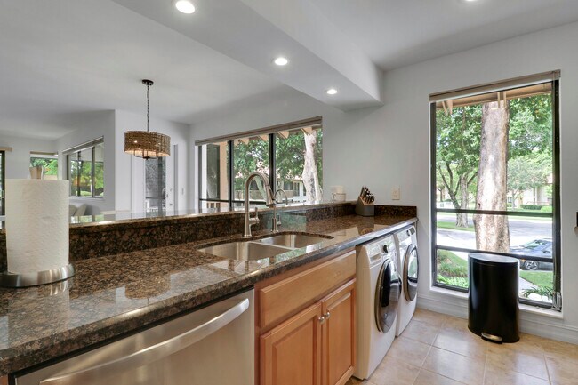 Building Photo - 606 Brackenwood Cove
