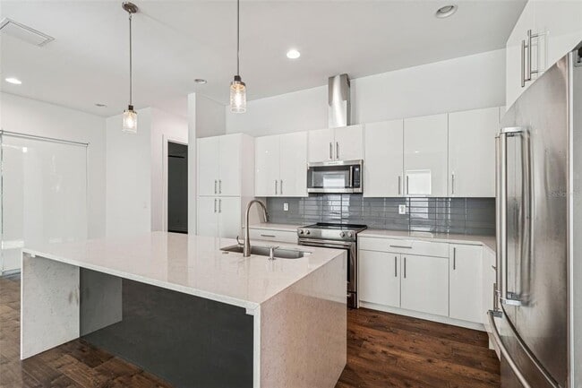 Building Photo - 6719 S Dauphin Ave