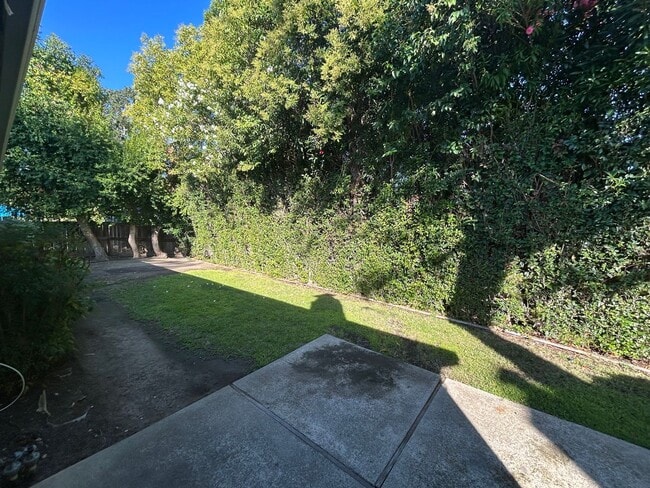 Building Photo - Updated 4-Bedroom Single-Story Home in Con...