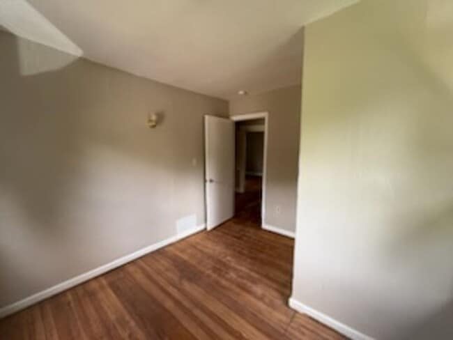 Building Photo - 644 Easter Ave