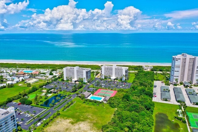 Building Photo - 5059 N Hwy A1A