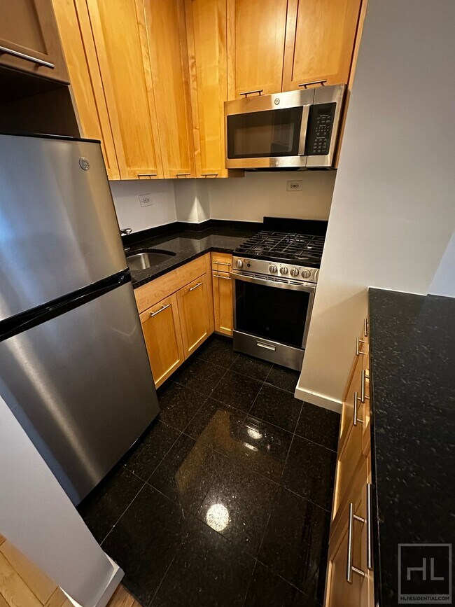 Building Photo - E 79th St – Yorkville-Studio