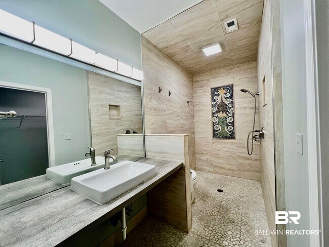Building Photo - 444 Clubhouse Dr
