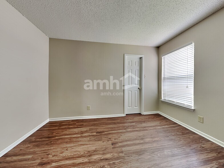 Building Photo - 10460 Buckshire Ln
