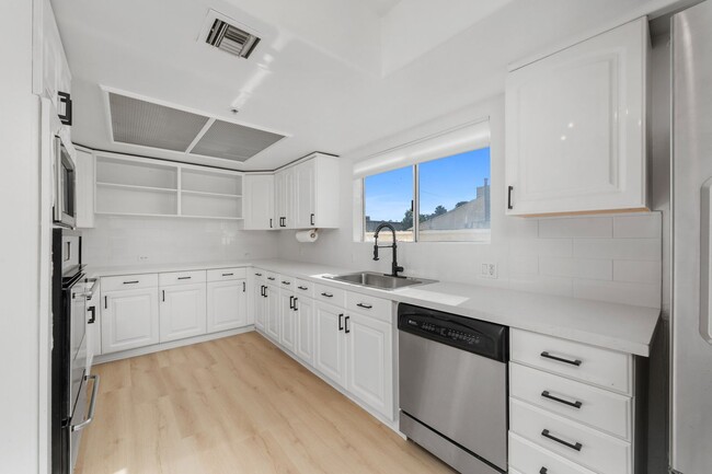 Building Photo - Charming 2-Bedroom, 3-Bathroom Home for Rent