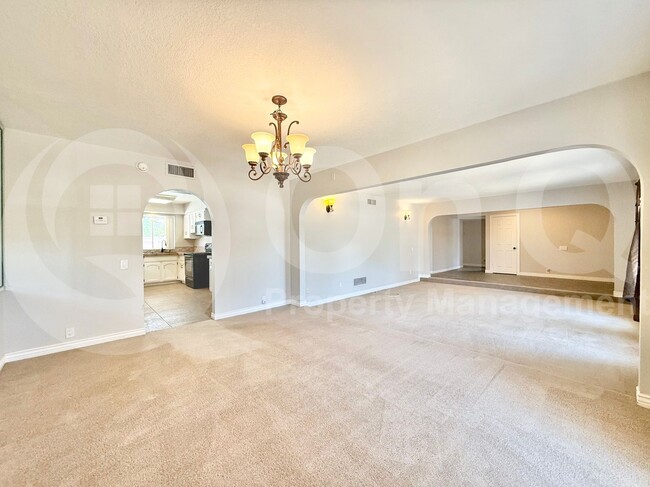 Building Photo - 5539 E Bloomfield Rd